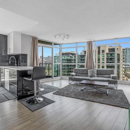 2 Bedroom Waterfront Condo Downtown W/ Free Parking Toronto Luaran gambar