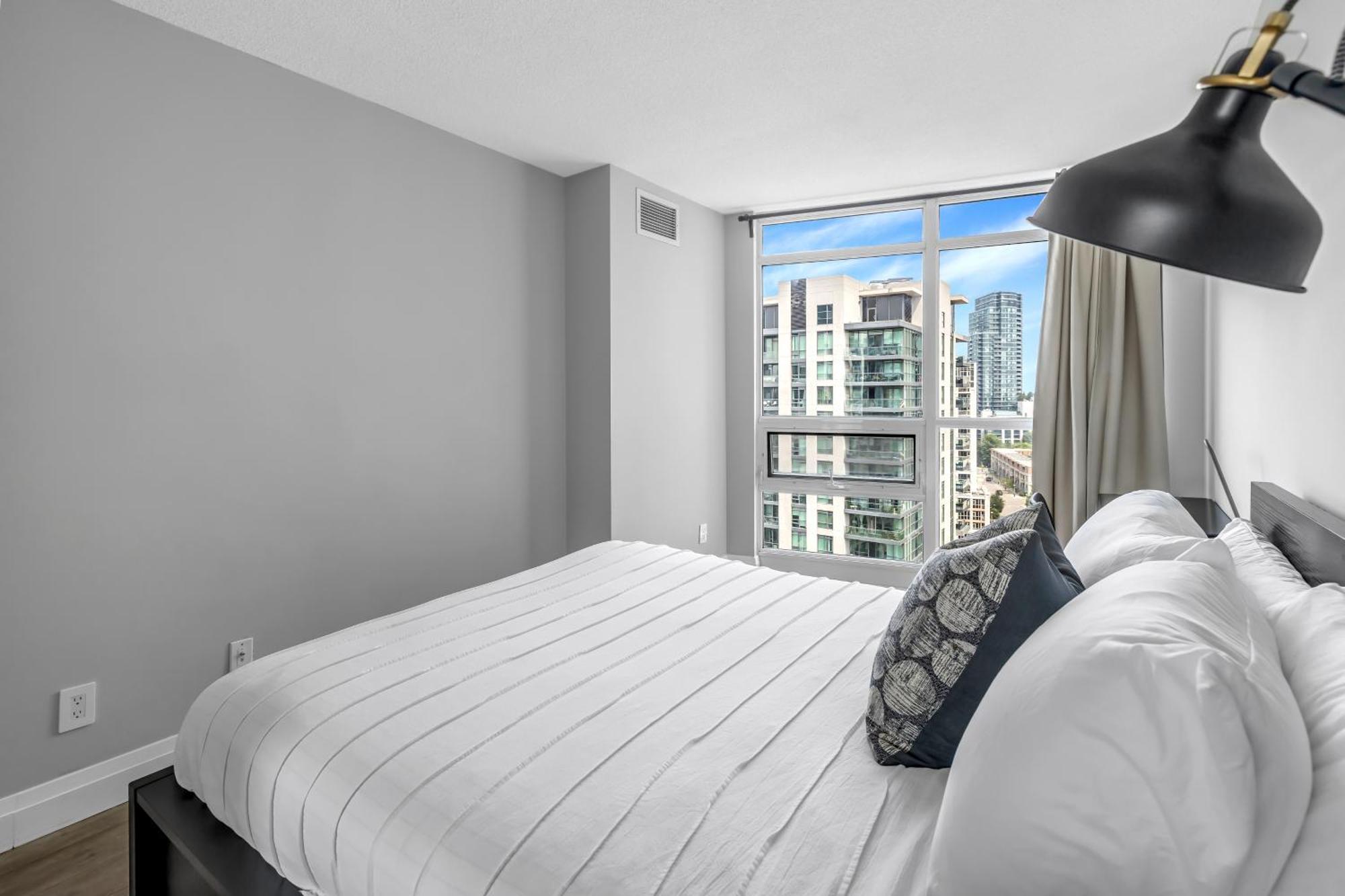 2 Bedroom Waterfront Condo Downtown W/ Free Parking Toronto Luaran gambar